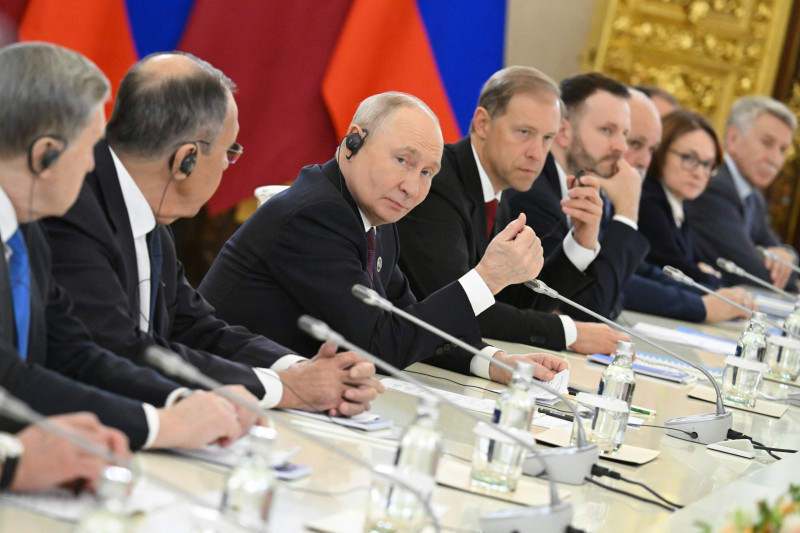 Putin and Iran's Pezeshkian Rally Gas Giants Against Western Sanctions at Moscow Summit