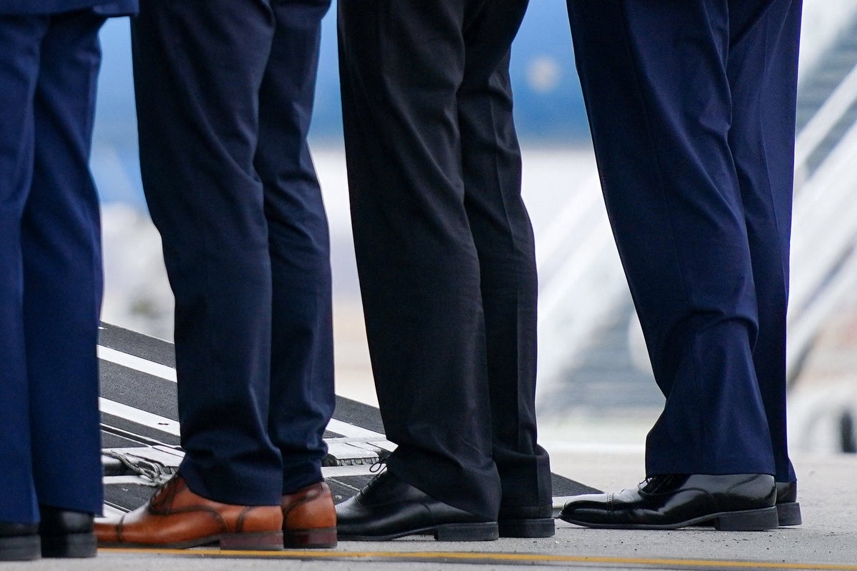 Trump Distributes $145 Dress Shoes to Aides: ‘Everyone’s Wearing Them’