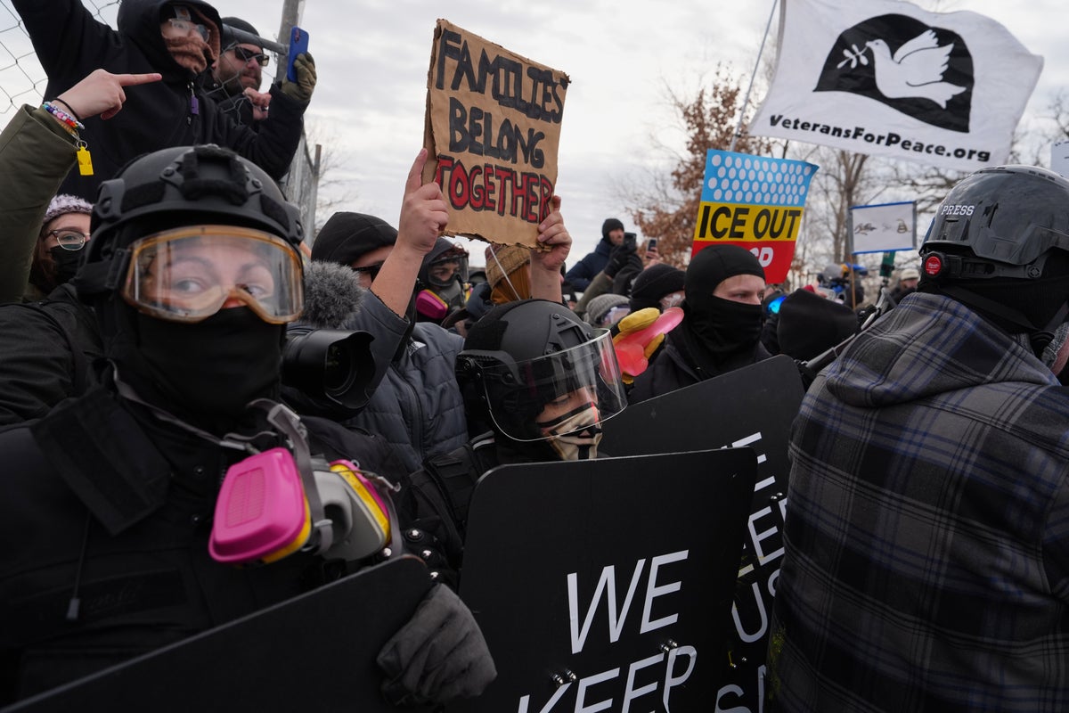 Demonstrators Detained Outside Minneapolis Federal Building on One-Month Mark of Woman's Death