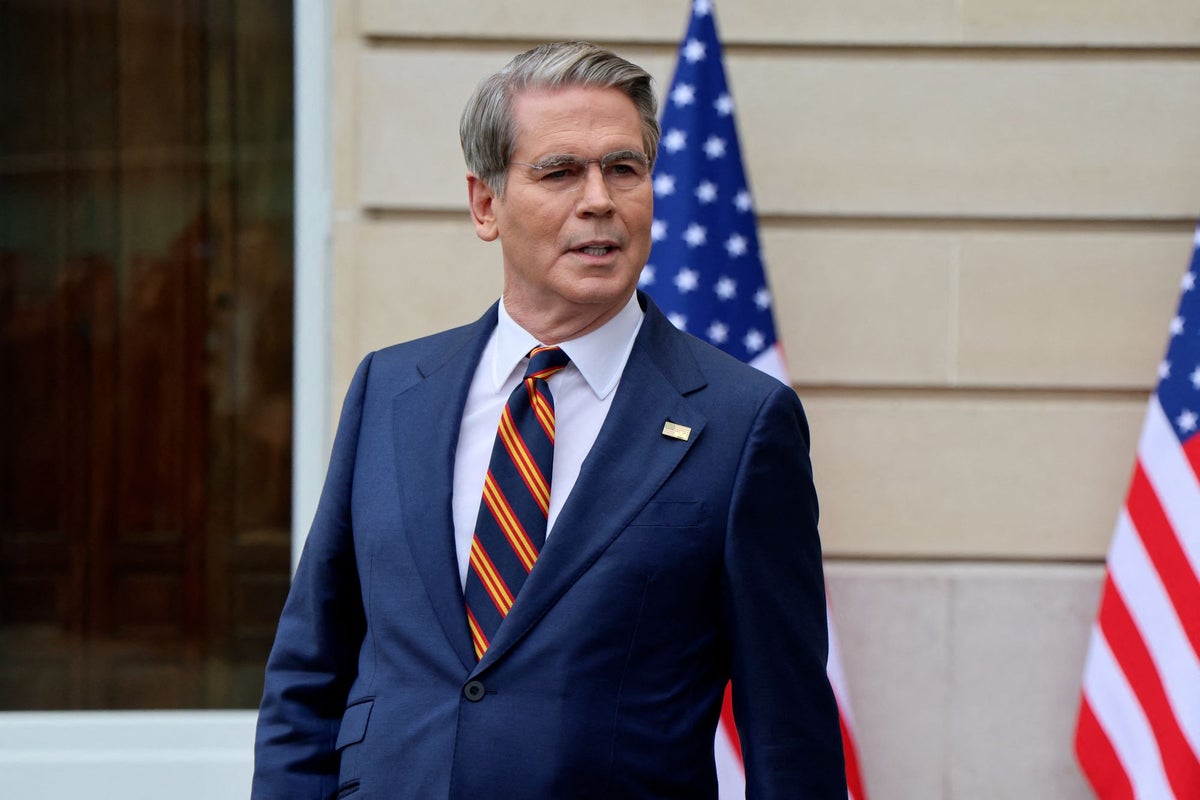 Top Trump Aide Justifies President's Celebration of Robert Mueller's Passing